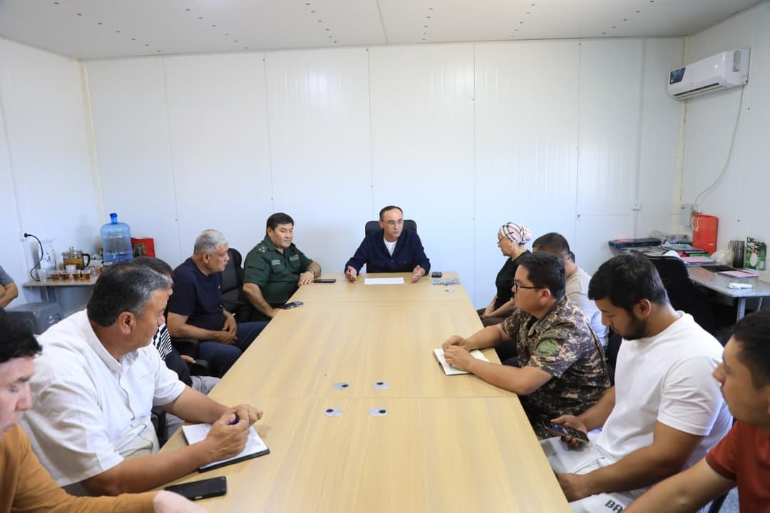 Nurota tumani prokurori N.Avazov hamda tuman hokimi A.Fayziyev rahbarligida tumandagi kichik va yoshlar sanoat zonalarida faoliyat yuritayotgan tadbirkorlar bilan ochiq muloqot o‘tkazildi.